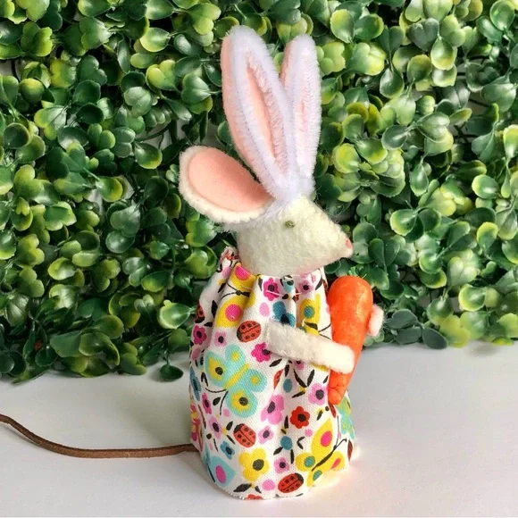 Bunny ears mouse hand-sewn felt carrot art doll Hand Crafted handmade - Picture 5 of 9